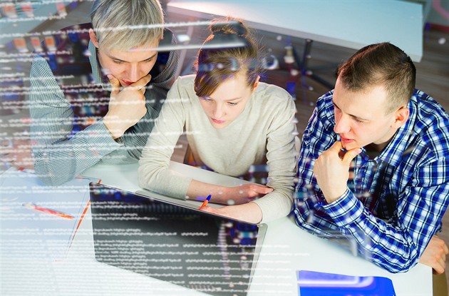 Větší tlak na ajťáky. Kvůli umělé inteligenci toho nováčci musejí umět víc