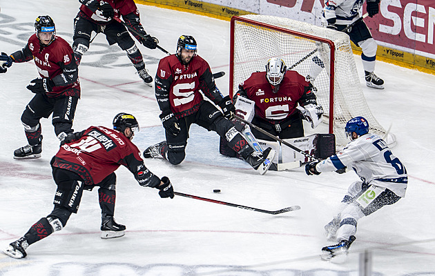 ONLINE: Třinec na úvod předkola vyhrál. Na Spartě se čeká na góly, Kometa opět vede