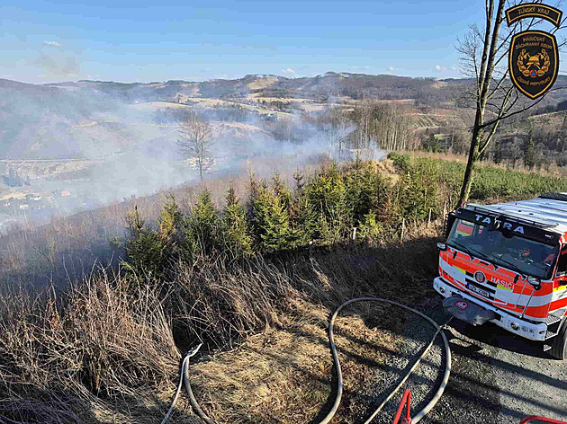 Lesní požáry na Moravě zaměstnaly stovky  hasičů