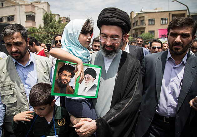 Chameneího operovali v Rusku, zotavuje se v Putinově rezidenci, píší média