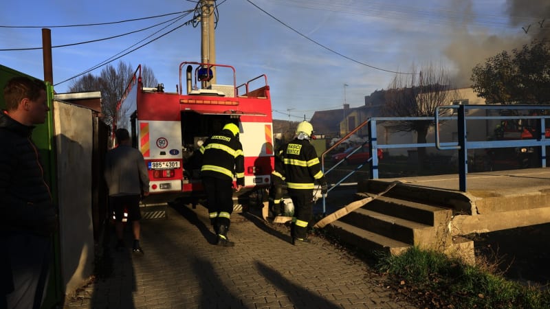 Tragický požár na Strakonicku: Na místě našli mrtvého, hořela přístavba rodinného domu