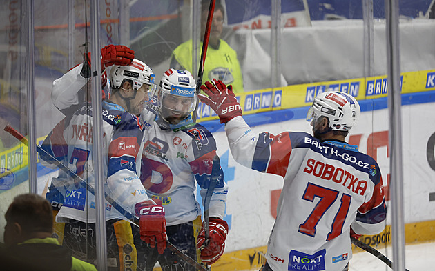 ONLINE: Pardubice opět předčily Kometu a mají mečbol. Sparta srovnává s Plzní