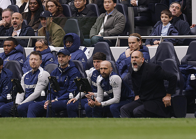 Sestoupí Tottenham? V Anglii řeší trenéra, Kinský nechytal ani přes operaci Vicaria