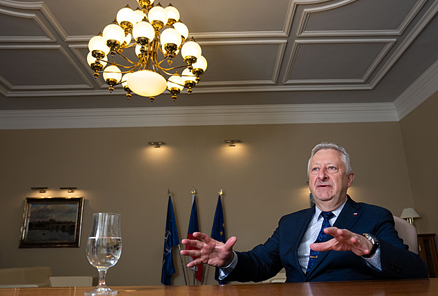 Pavel to vidí politicky, 5 % z Haagu není závazek. Zůna o obraně i nástupci Řehky