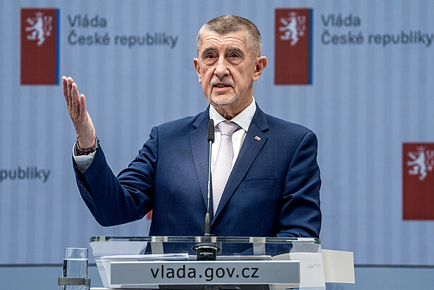 Vláda rozhodla o zastropování marží u nafty i benzinu, snižuje spotřební daň