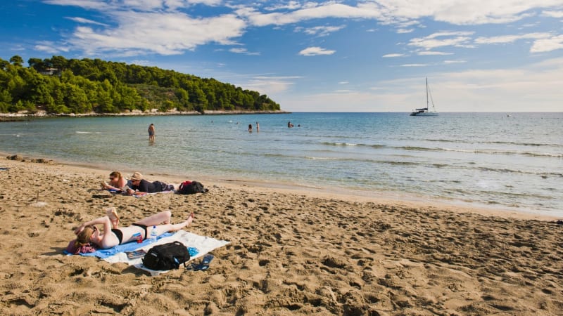 Češi mění dovolenkové plány. Experti uvedli klíčové faktory i nejpopulárnější destinace