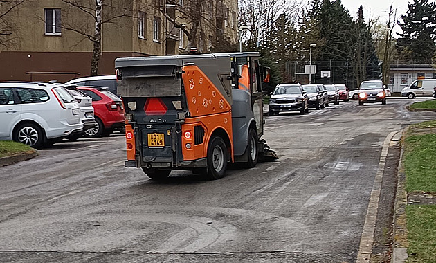 V Praze začalo blokové čištění ulic, hrozí pokuty. Přeparkujte a ušetřete tisíce