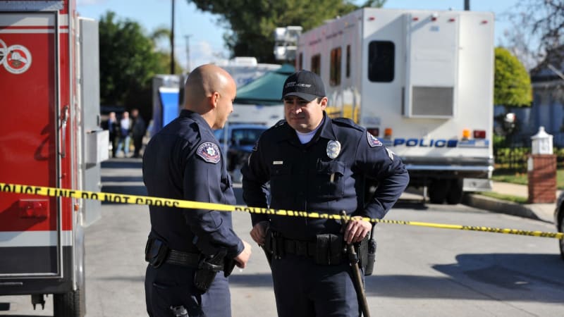 Přežil pád ze sedmého patra. Čtyřletý chlapec v USA proletěl sítí v okně