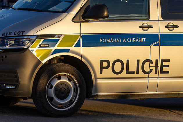 Mladý řidič přejel na Jablonecku v zatáčce do protisměru, čelní střet nepřežil