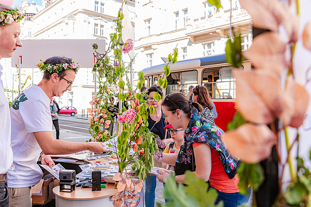 Zamilovaná zastávka Anděl. Pražský dopravní podnik chystá májové přestrojení