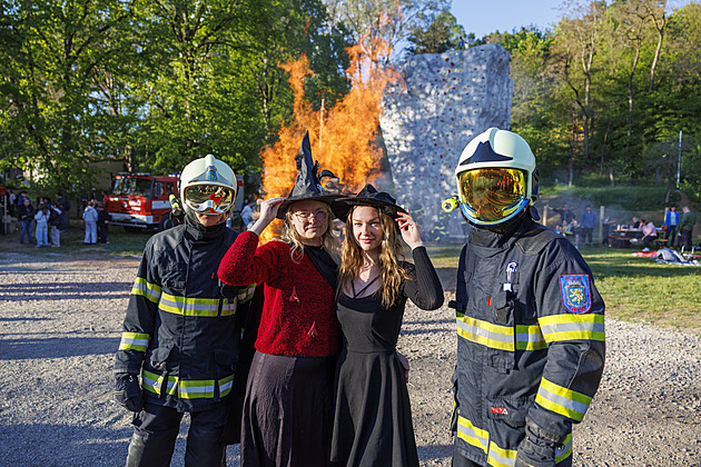 Češi pálí čarodějnice, hasiči varují kvůli suchu před požáry