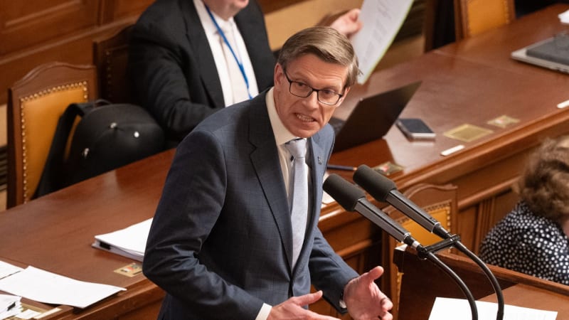 Kupka prosil Schillerovou kvůli rozpočtu. Usilujete o přezdívku „Dlužena von Bankrot“, varoval