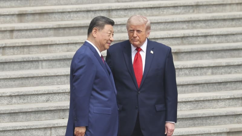 Trumpova špionáž? Tajně nahlédl do zápisníku Si Ťin-pchinga, šíří se video. Vše je jinak