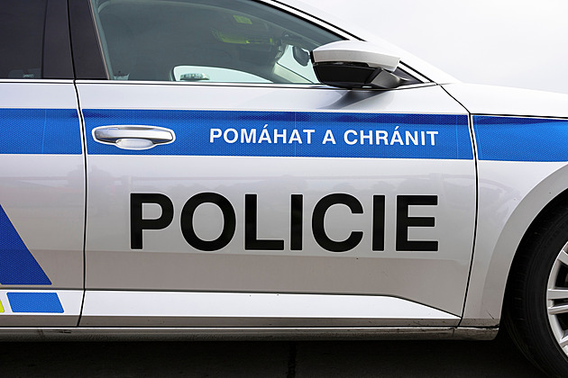 Milionová škoda, 70 podvedených. Policie stíhá prodejce falešných lístků na fotbal