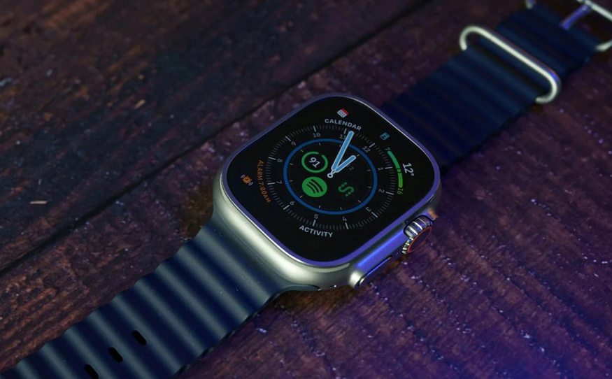 Velká změna pro Apple Watch Ultra: letošní model má dostat nový design a měření tlaku