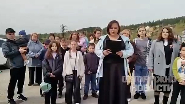Putin to nedokázal, ať nám školu postaví Si. Rusové ve videu prosí Čínu o pomoc
