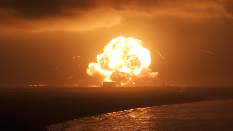 Ohnivá katastrofa u Bezose: Miliardářova raketa explodovala na rampě, výbuch otřásal domy