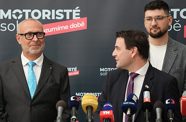 Motoristé ukázali nového poslance na své vůbec první tiskovce klubu od voleb