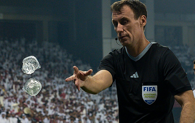 Kontroverze před šampionátem. FIFA zakázala fanouškům vlastní láhve na vodu
