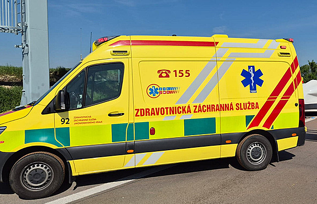 Dvě dopravní nehody uzavřely na Lounsku dálnici D7. Na místě jsou záchranáři