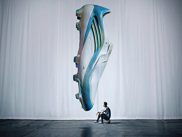 Adidas láká fanoušky na MS 2026. Nabízí Messiho kopačky i Bellinghamův dres