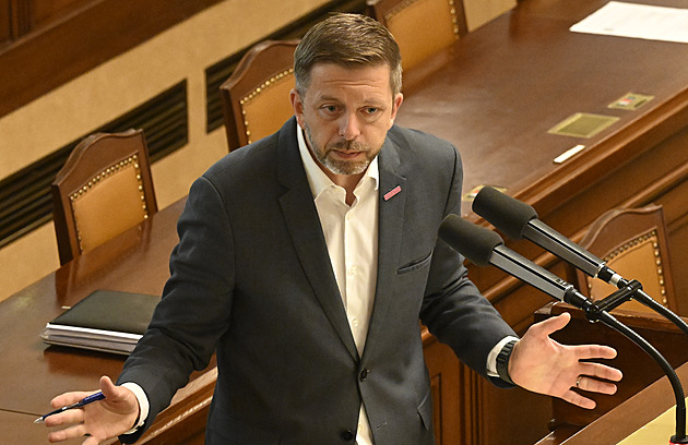 Chcete vyhazovat lidi, vyčetl Rakušan vládě. Co vy a Švejdar? opáčil ministr Tejc