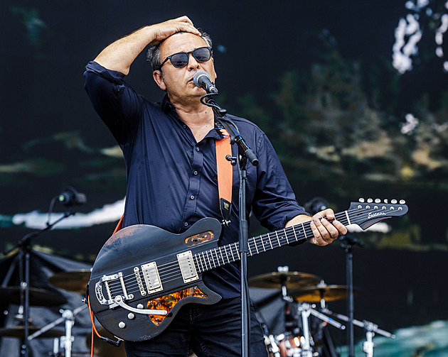 Můj typ to není, ale nevidím důvod Babiše nenávidět, říká lídr Manic Street Preachers