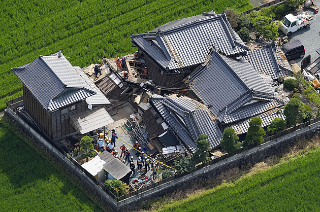 Zkáza v Japonsku. Země sčítá škody a v troskách pátrá po pohřešovaných
