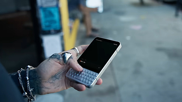 Vysněný mobil? Připomíná iPhone, jen vám nebere tolik času