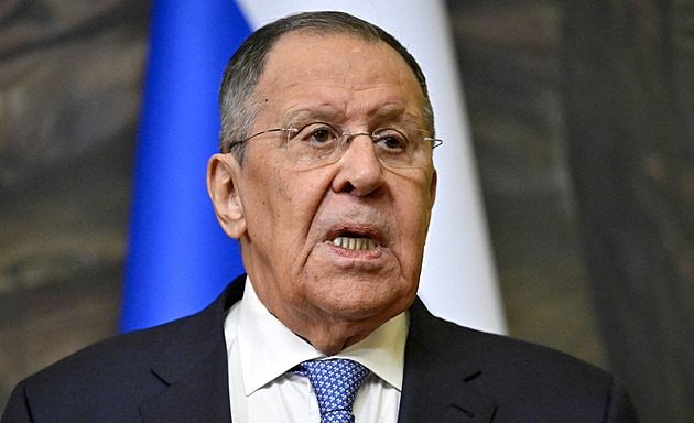 Zničíme vše, co Západ dodá Ukrajině, řekl Lavrov. Vyloučil okamžité zastavení bojů
