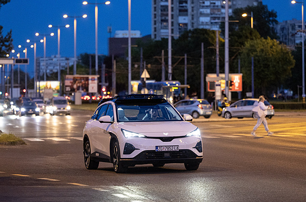 Uber zaplaví Evropu robotaxi. S čínským partnerem jich nasadí přes dva tisíce