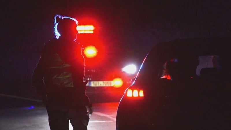 Dva mrtví po tragické nehodě na Mostecku. Pro další raněné letěl vrtulník