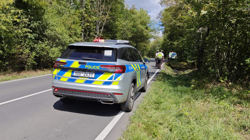 Smrt dvou maturantek u Mostu: Svědek emotivně popsal boj policistky o život jedné z „holčiček“